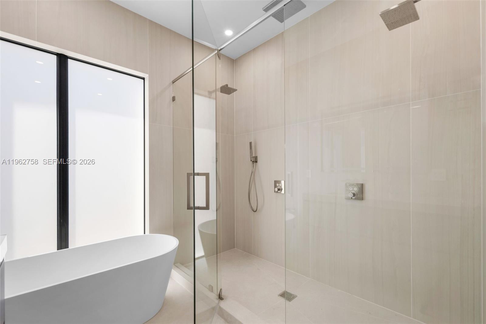 290 NW 48th St Miami, FL 33127