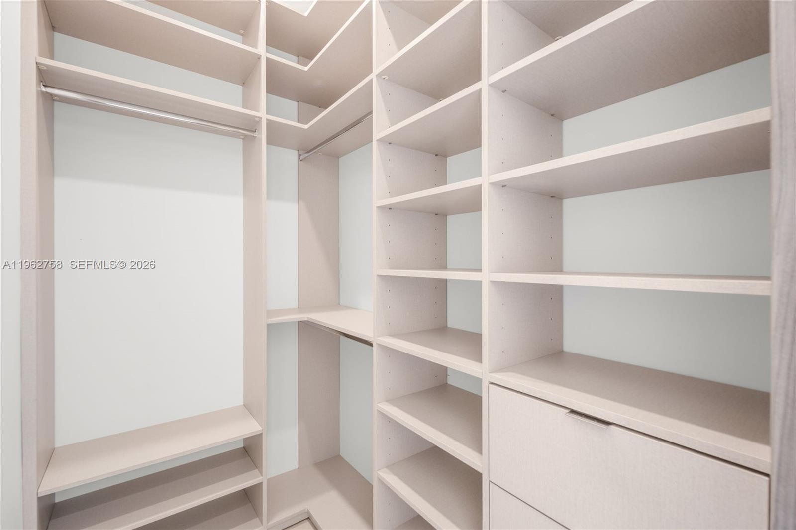 290 NW 48th St Miami, FL 33127