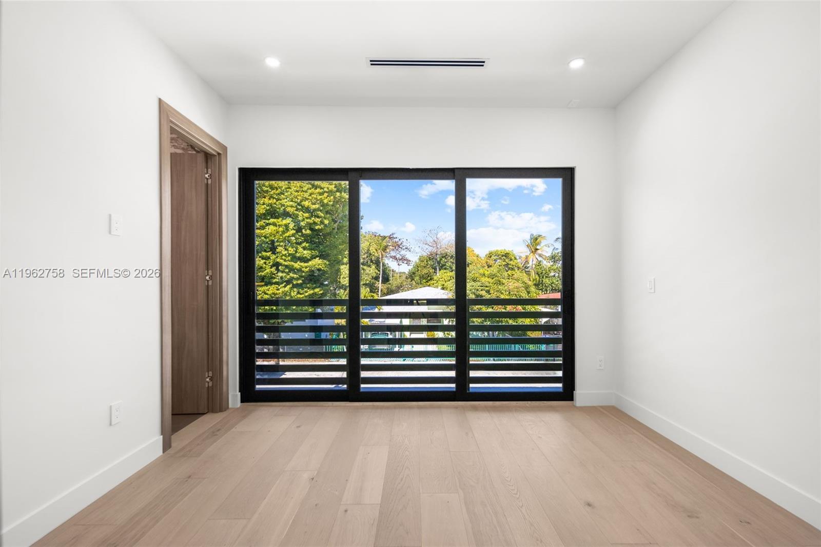 290 NW 48th St Miami, FL 33127