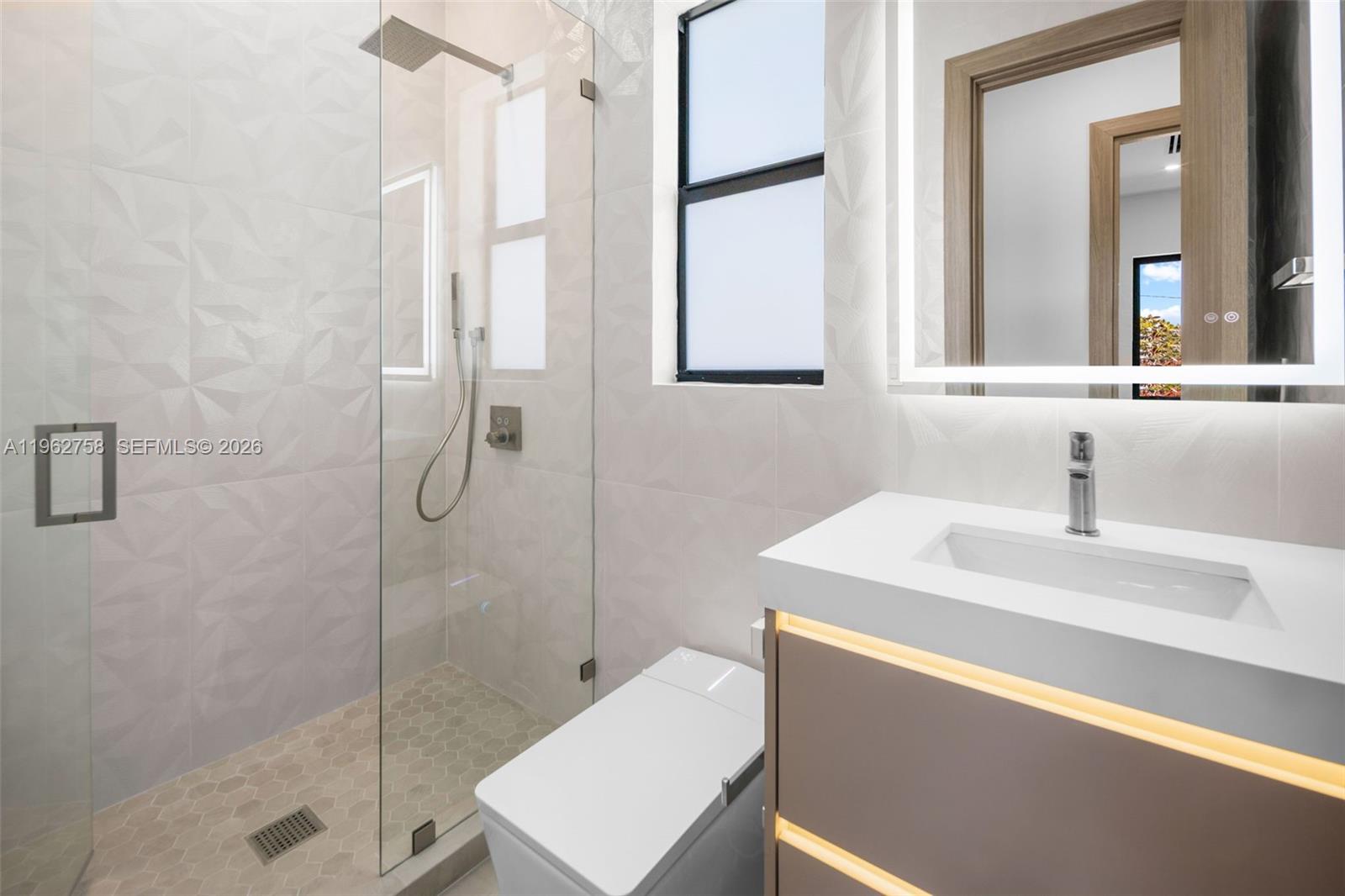 290 NW 48th St Miami, FL 33127