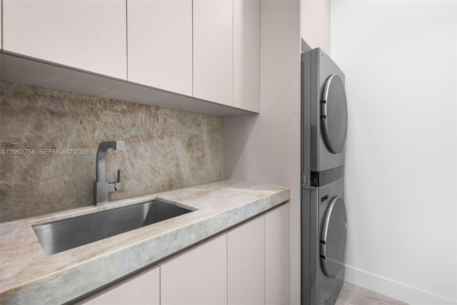 290 NW 48th St Miami, FL 33127