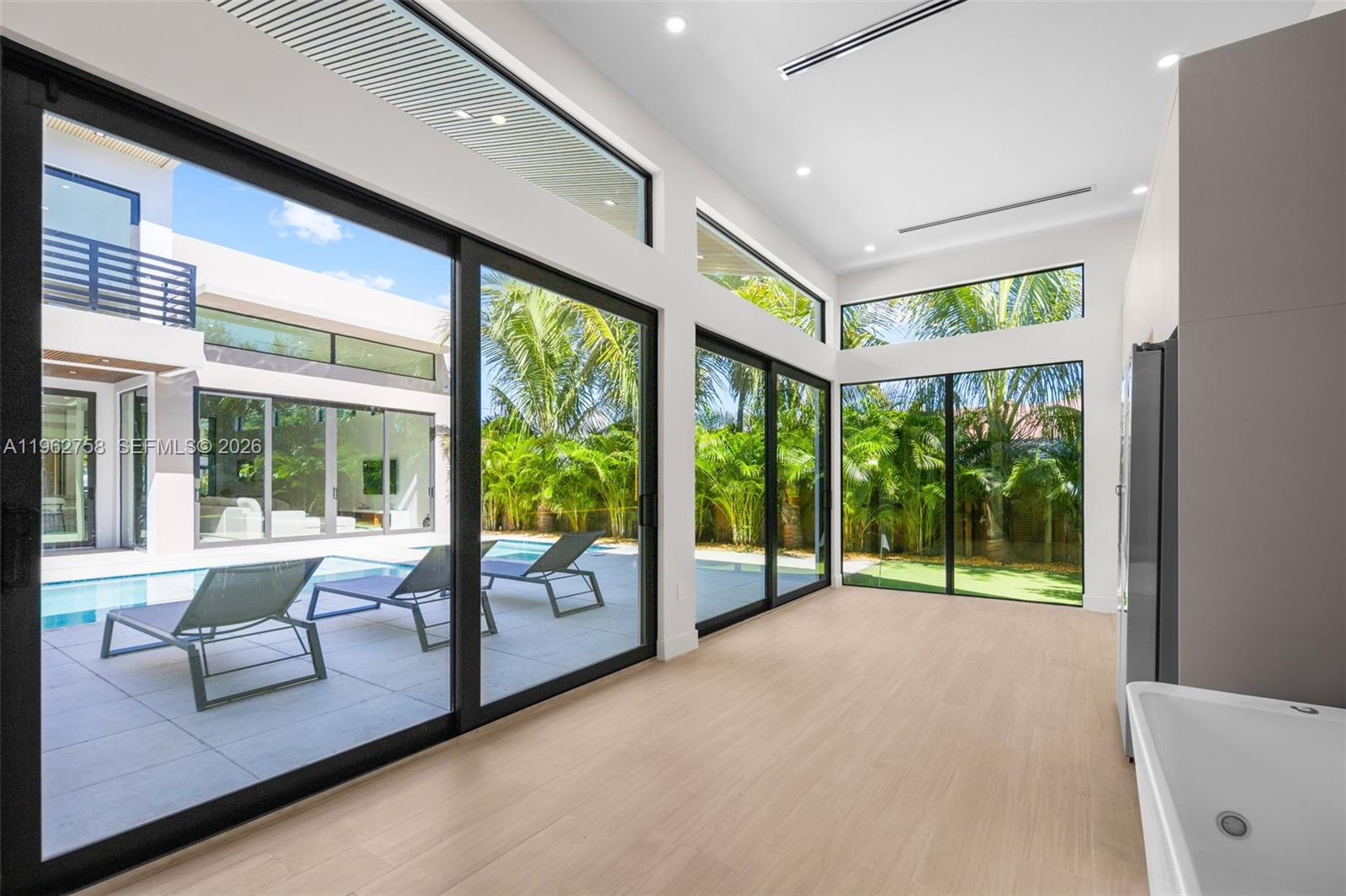 290 NW 48th St Miami, FL 33127