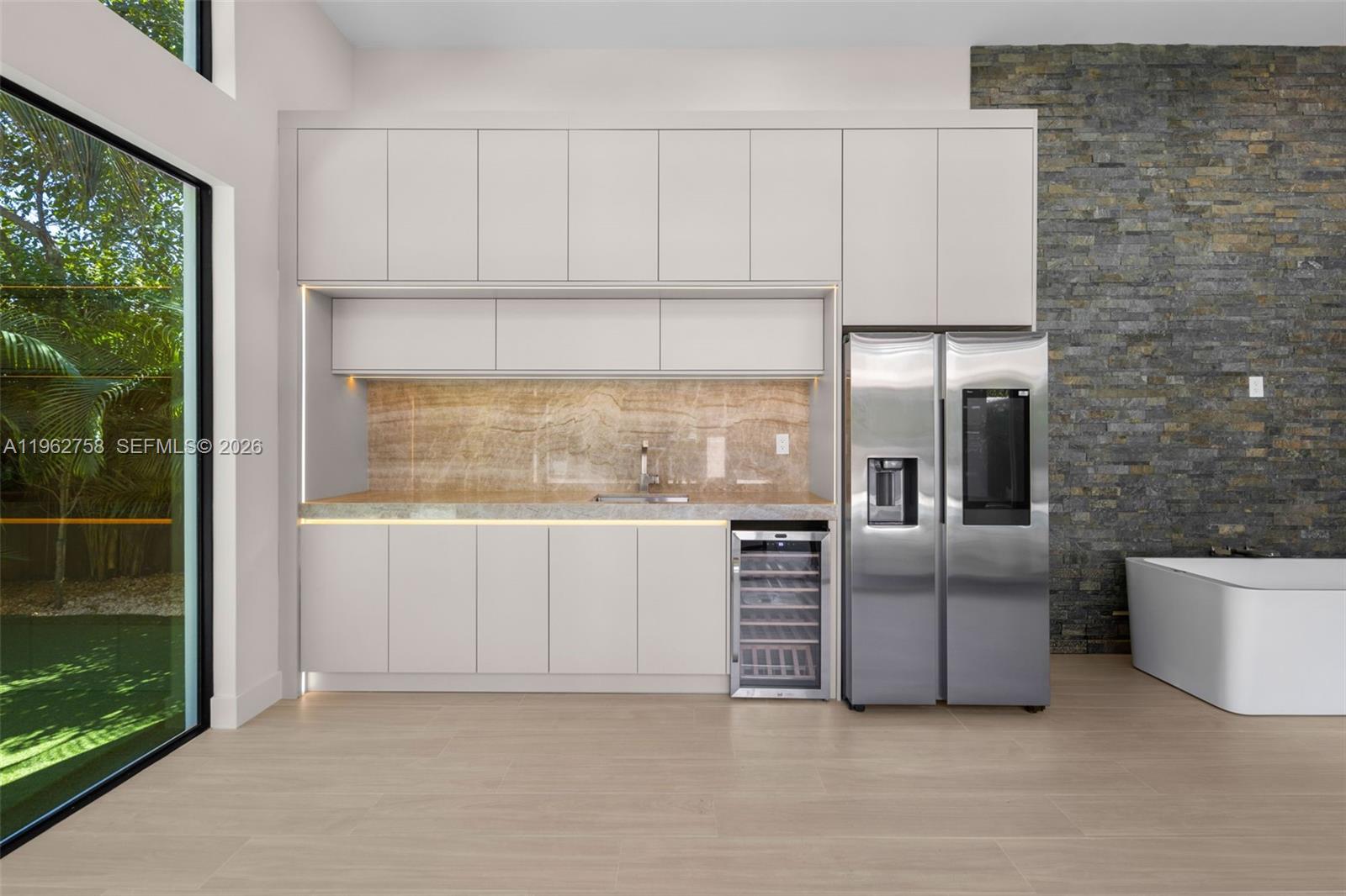 290 NW 48th St Miami, FL 33127