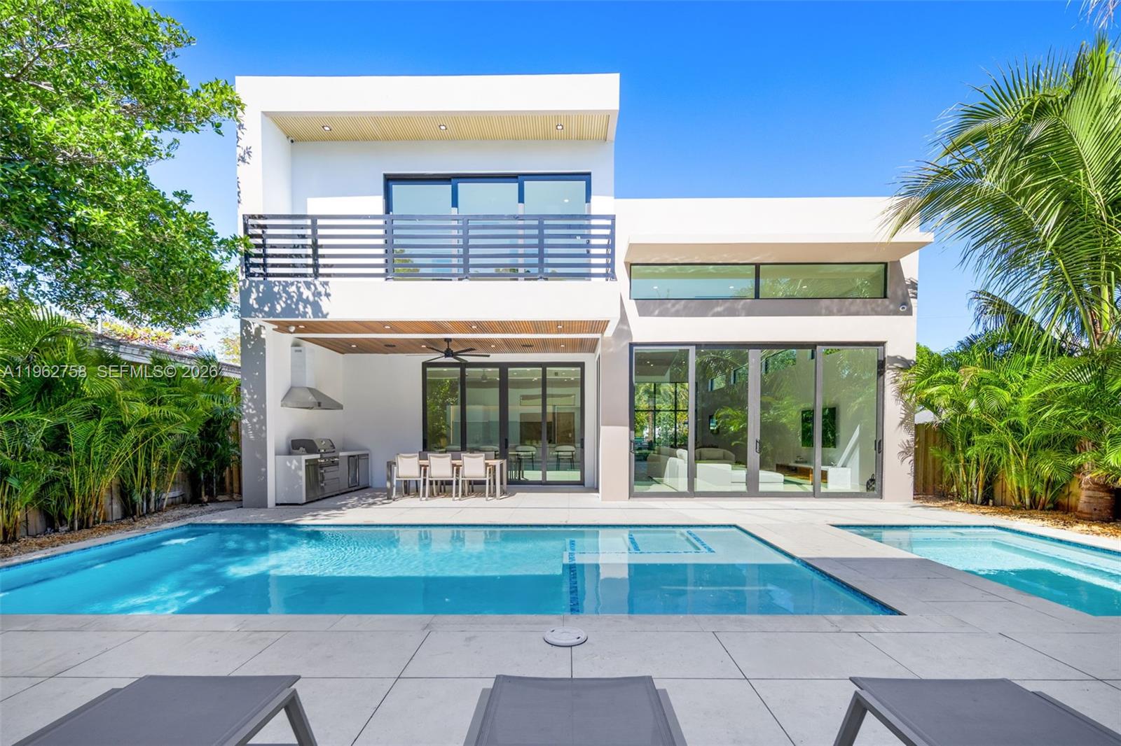 290 NW 48th St Miami, FL 33127