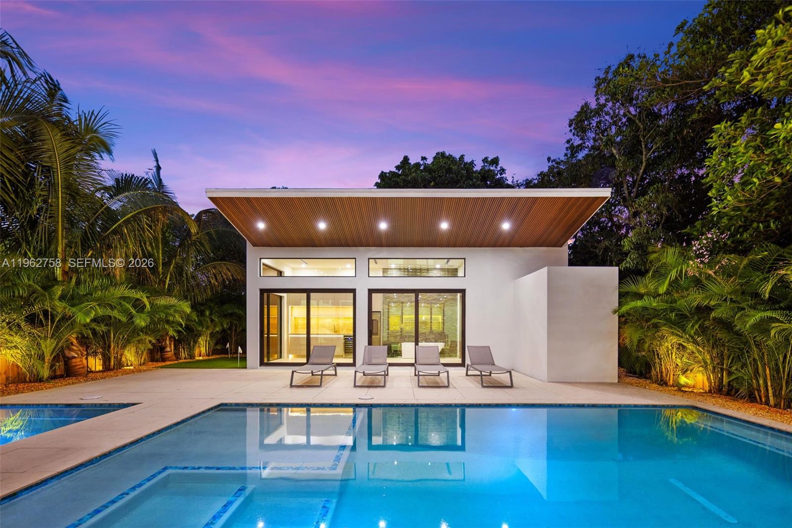 290 NW 48th St Miami, FL 33127