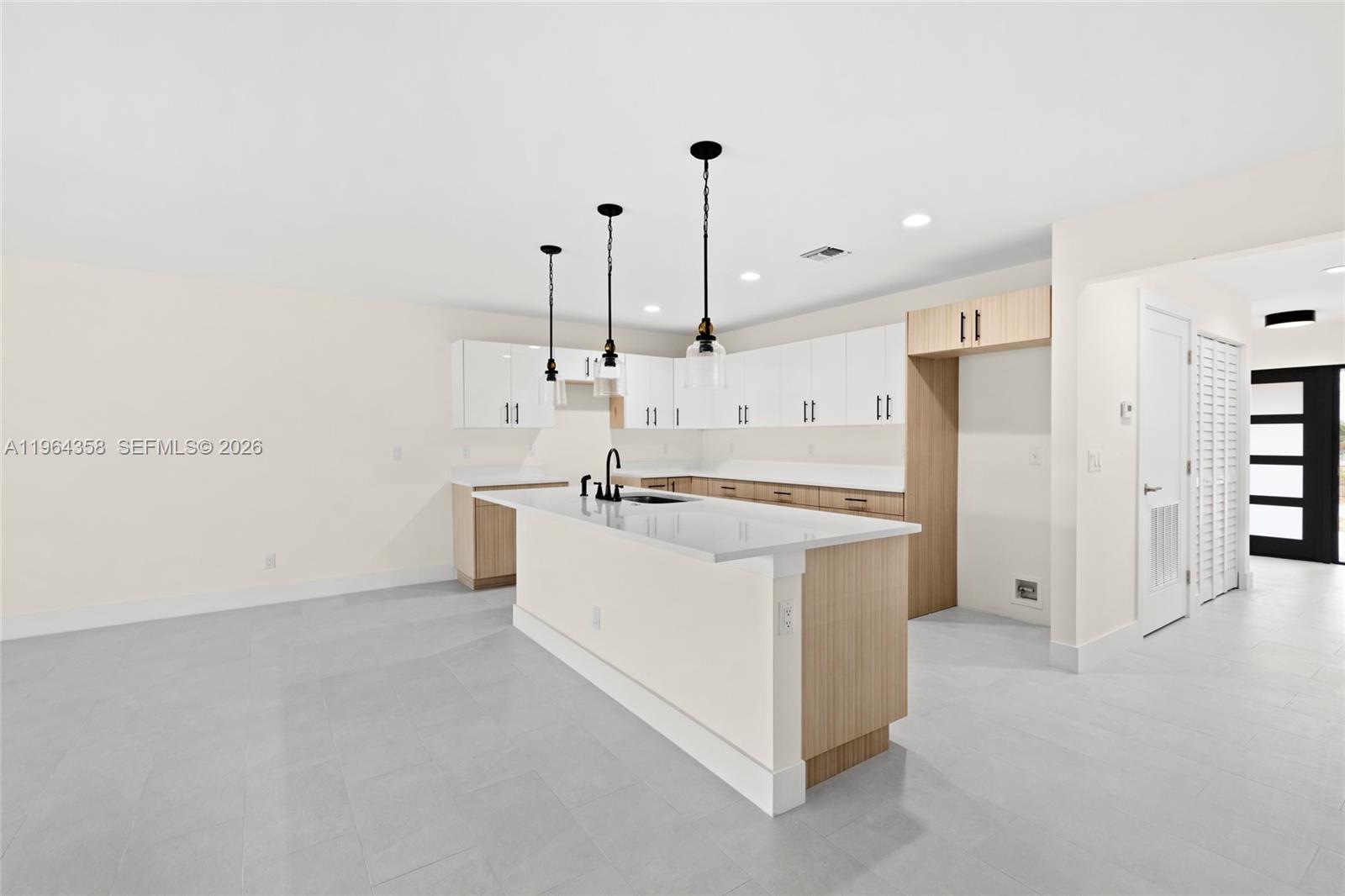 560 SW Carter Ave Port St Lucie, FL 34983