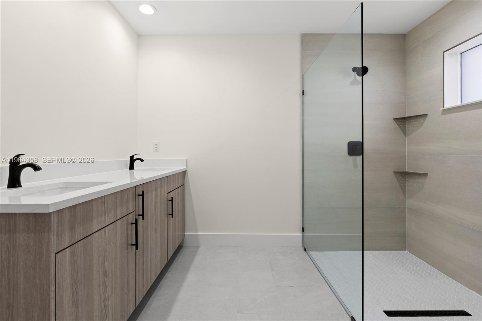 560 SW Carter Ave Port St Lucie, FL 34983