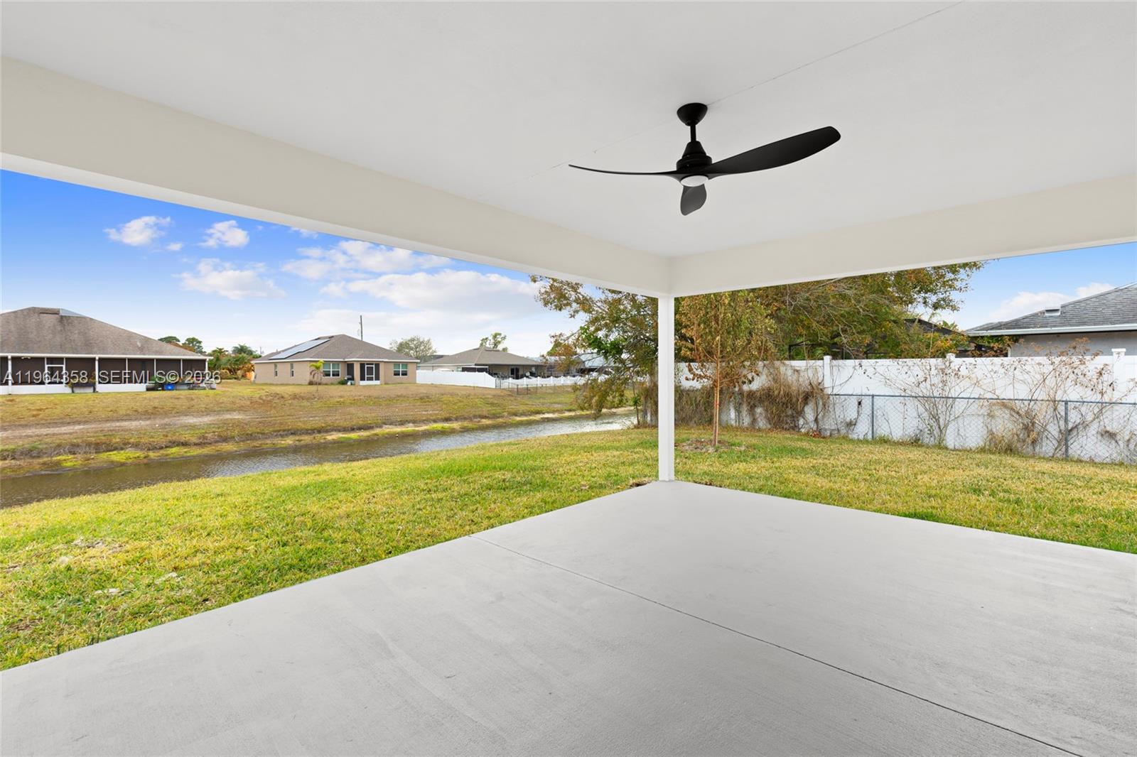 560 SW Carter Ave Port St Lucie, FL 34983