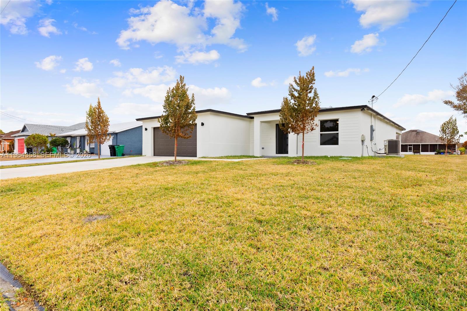 560 SW Carter Ave Port St Lucie, FL 34983