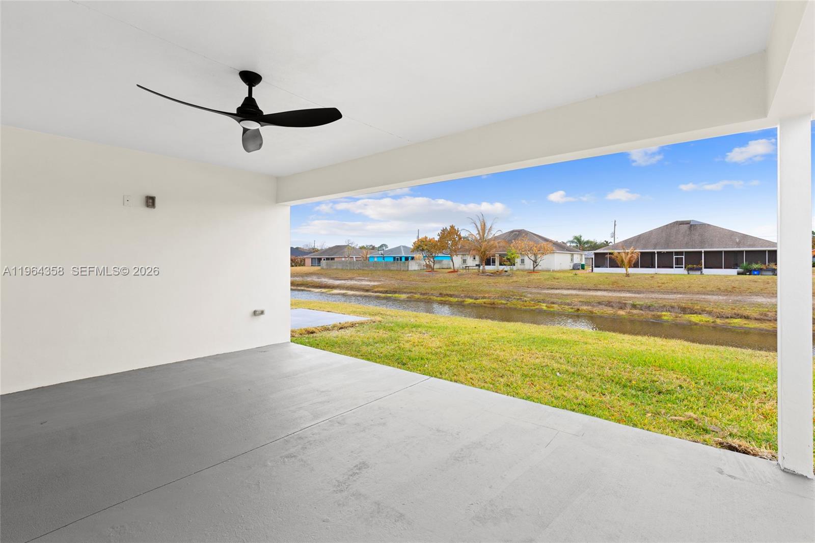 560 SW Carter Ave Port St Lucie, FL 34983