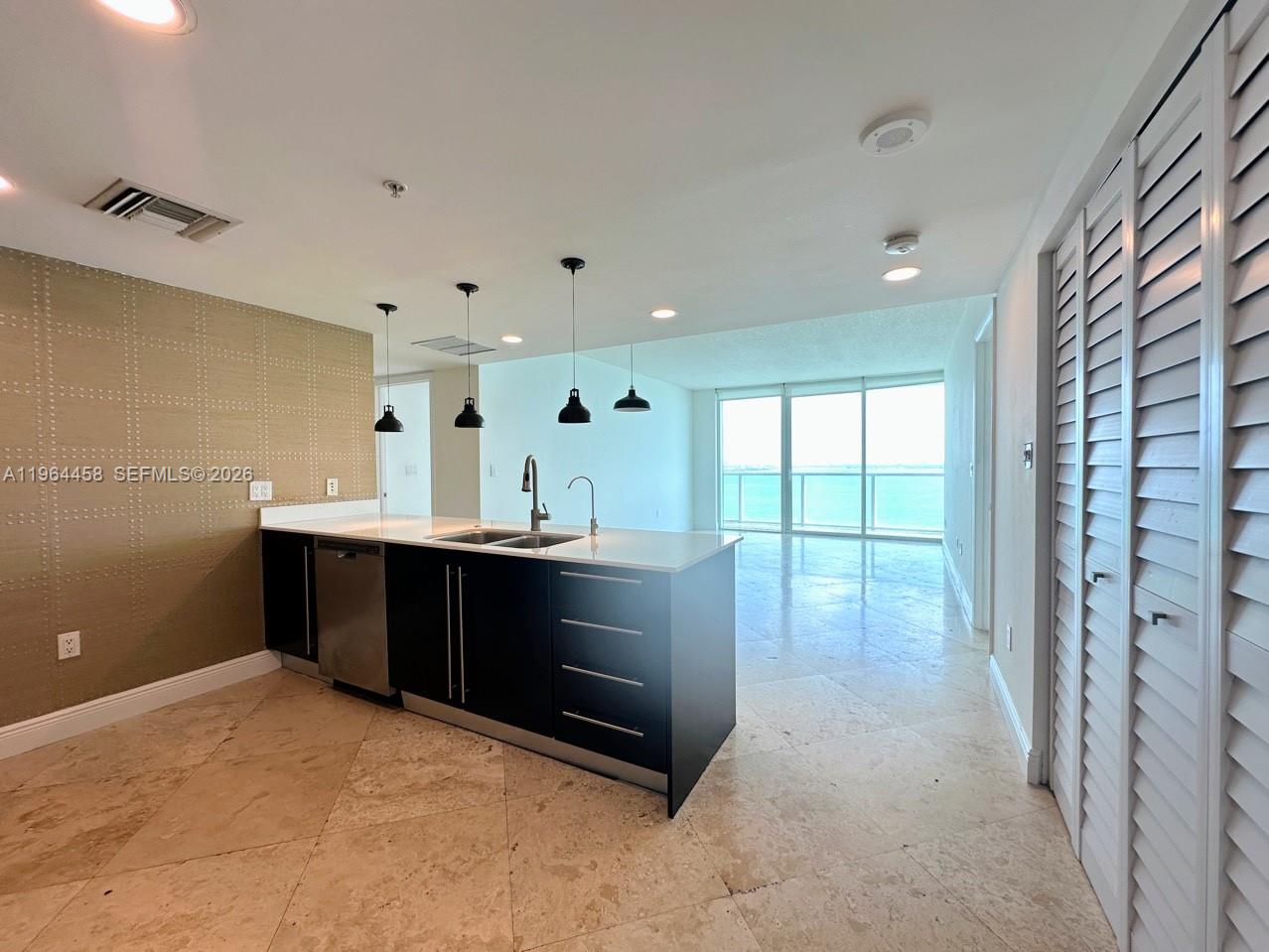 image Onyx on the Bay10