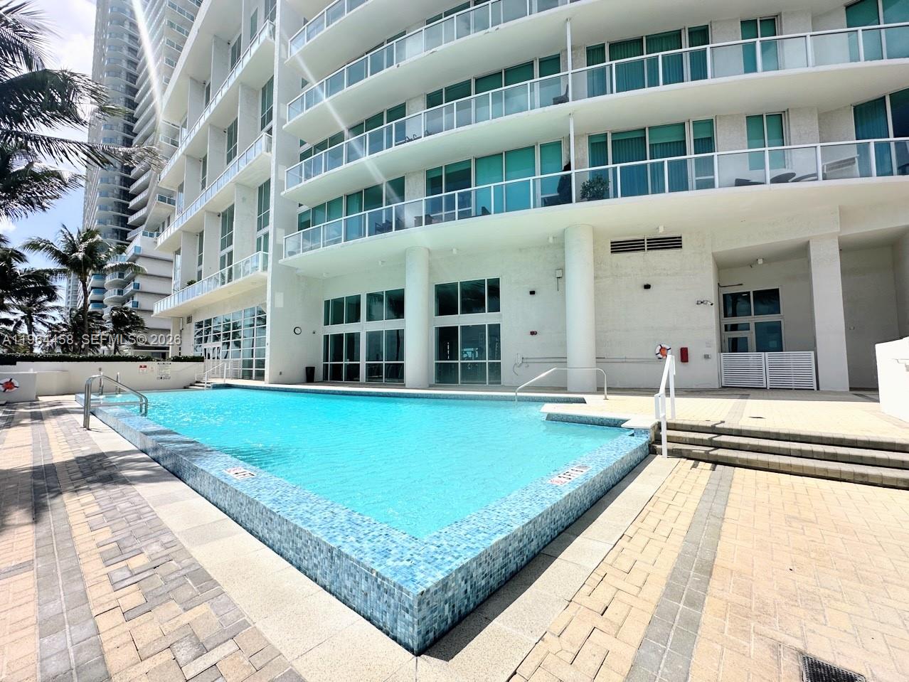 image Onyx on the Bay15