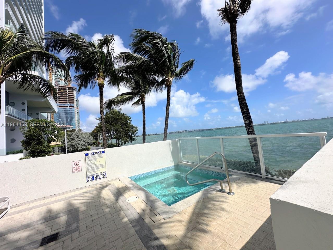 image Onyx on the Bay16