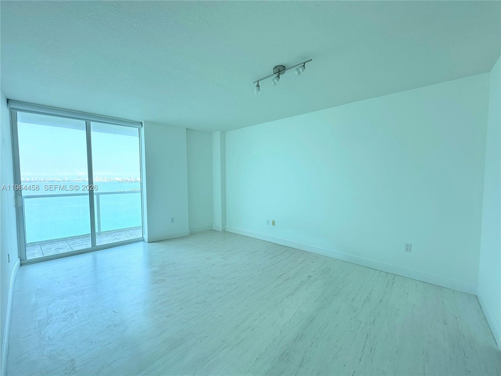 image Onyx on the Bay4