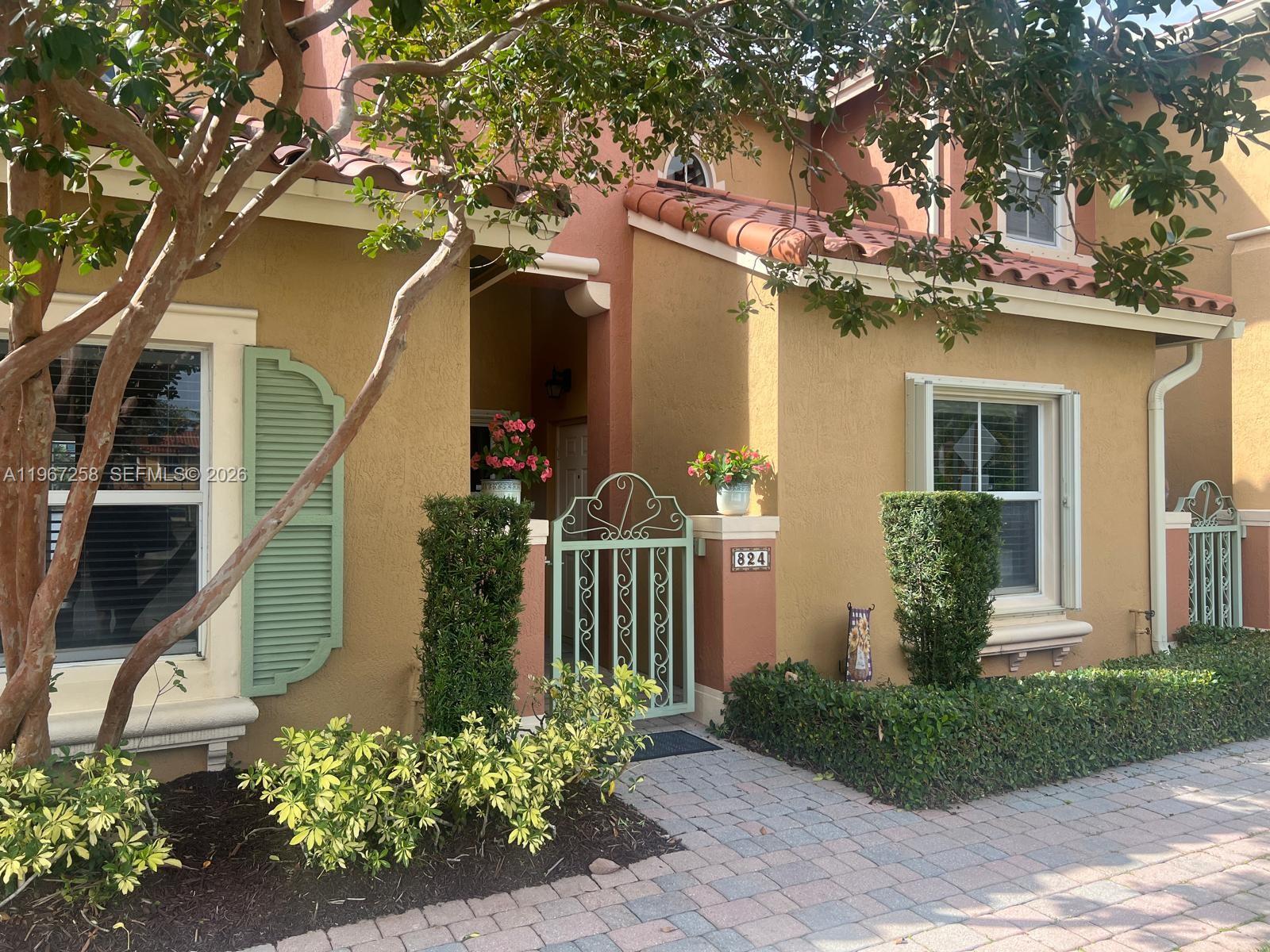 824 SW 143rd Ter #203