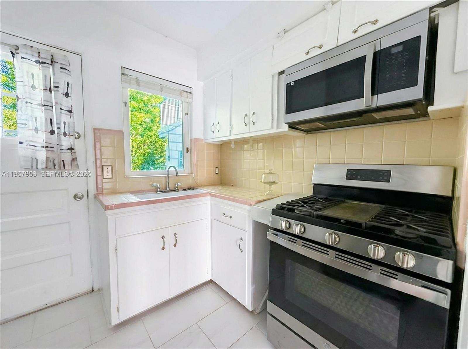 841 W 40th St #2 Miami Beach, FL 33140