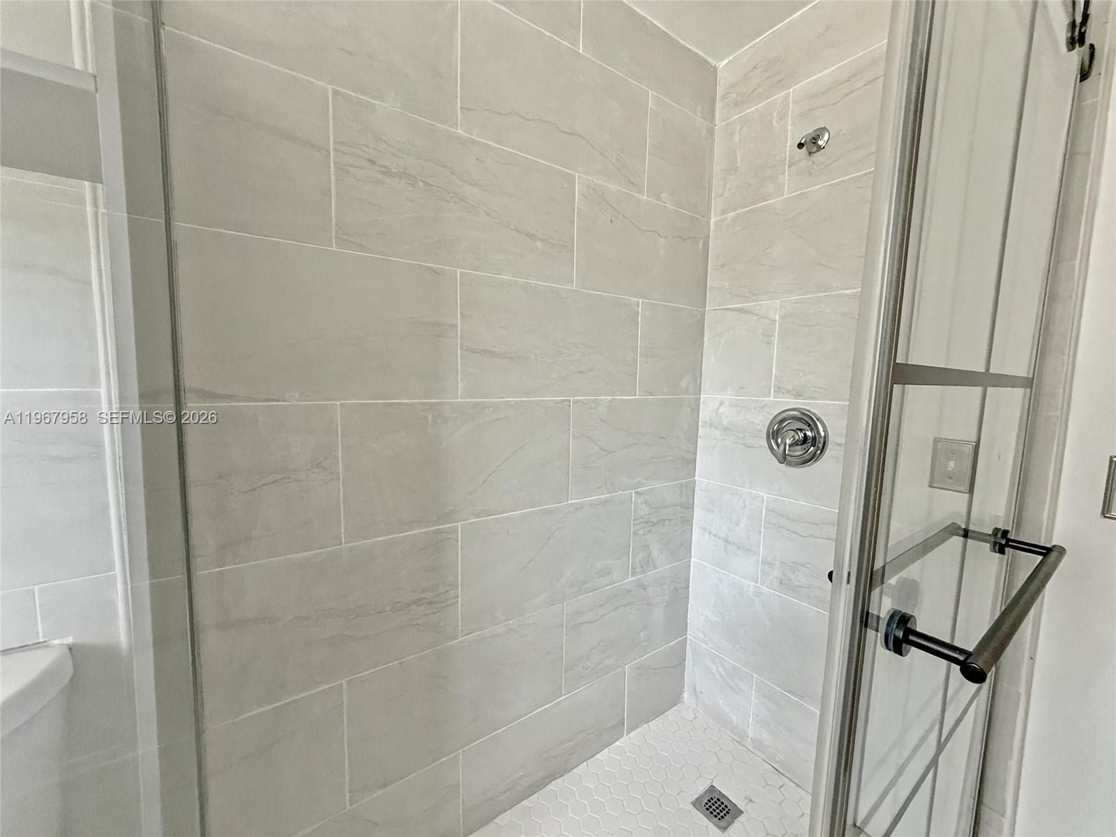 841 W 40th St #2 Miami Beach, FL 33140