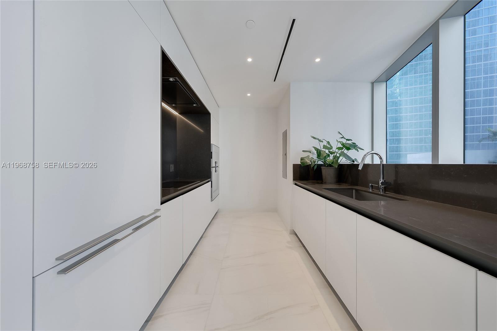 300 Biscayne Blvd Way #1105C Miami, FL 33131