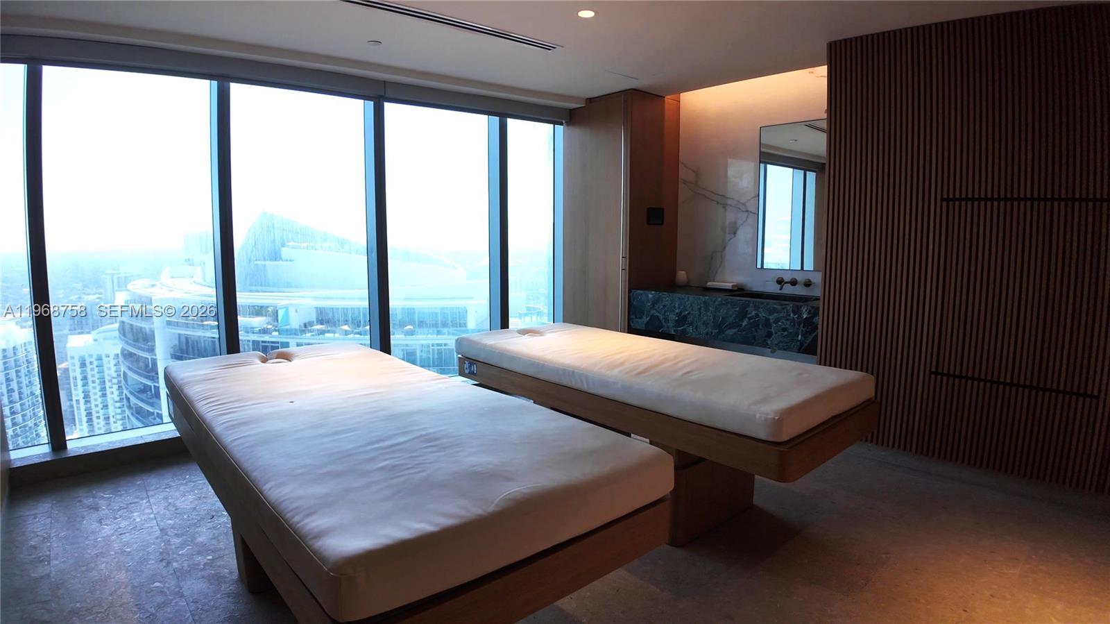 image Aston Martin Residences23