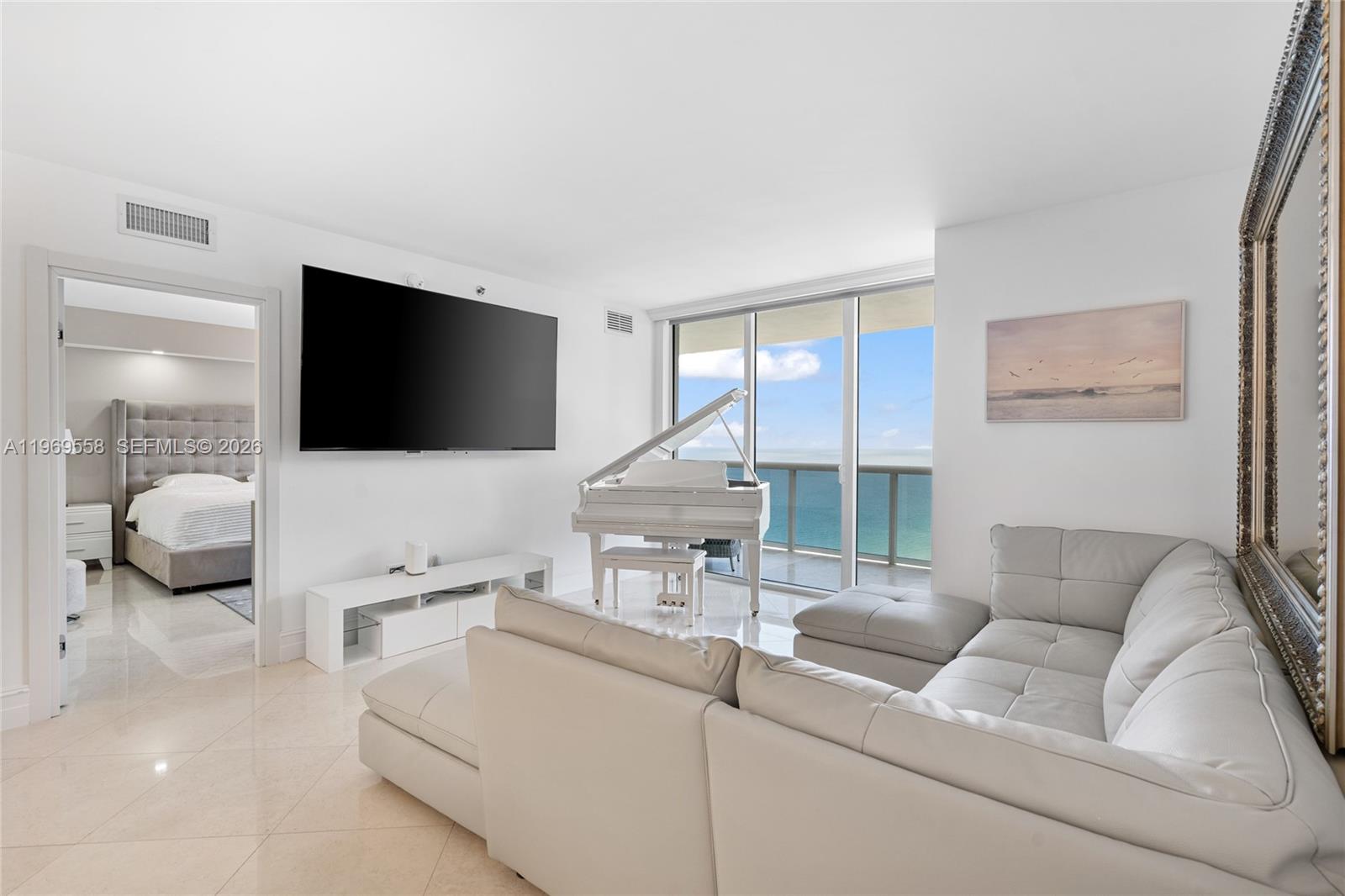 image Beach Club 220