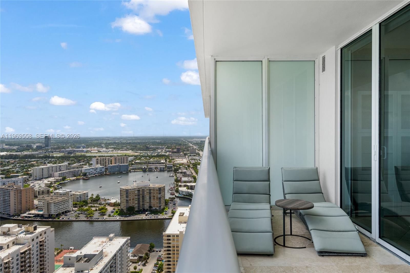 image Beach Club 246