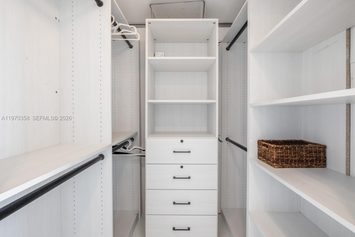 image Icon Brickell I16