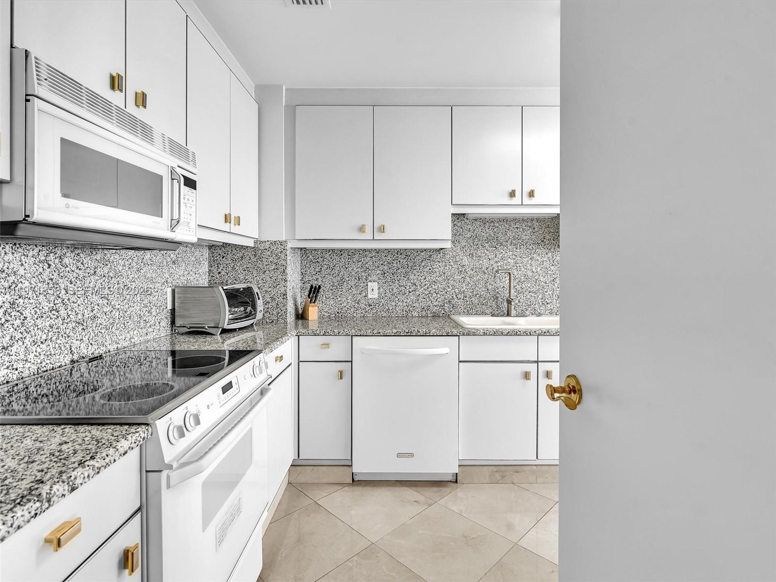 10101 Collins Ave #18C + CABANA Bal Harbour, FL 33154