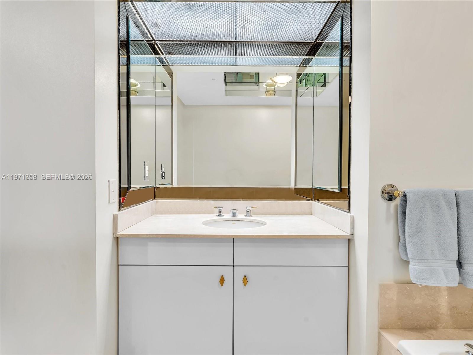 10101 Collins Ave #18C + CABANA Bal Harbour, FL 33154