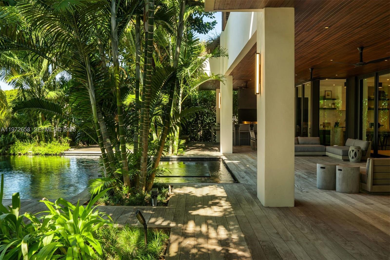 6850 Sunrise Ct Coral Gables, FL 33133