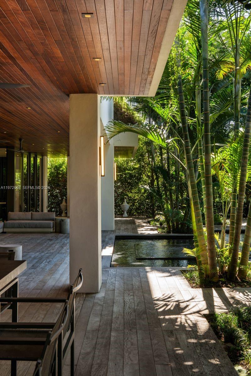 6850 Sunrise Ct Coral Gables, FL 33133