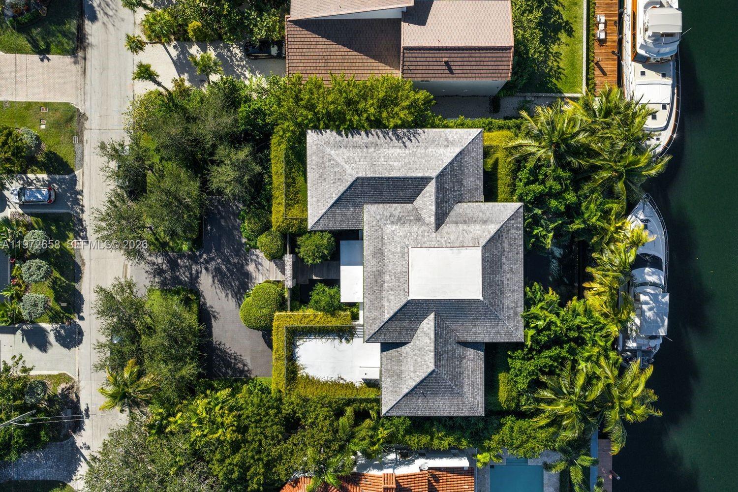 6850 Sunrise Ct Coral Gables, FL 33133