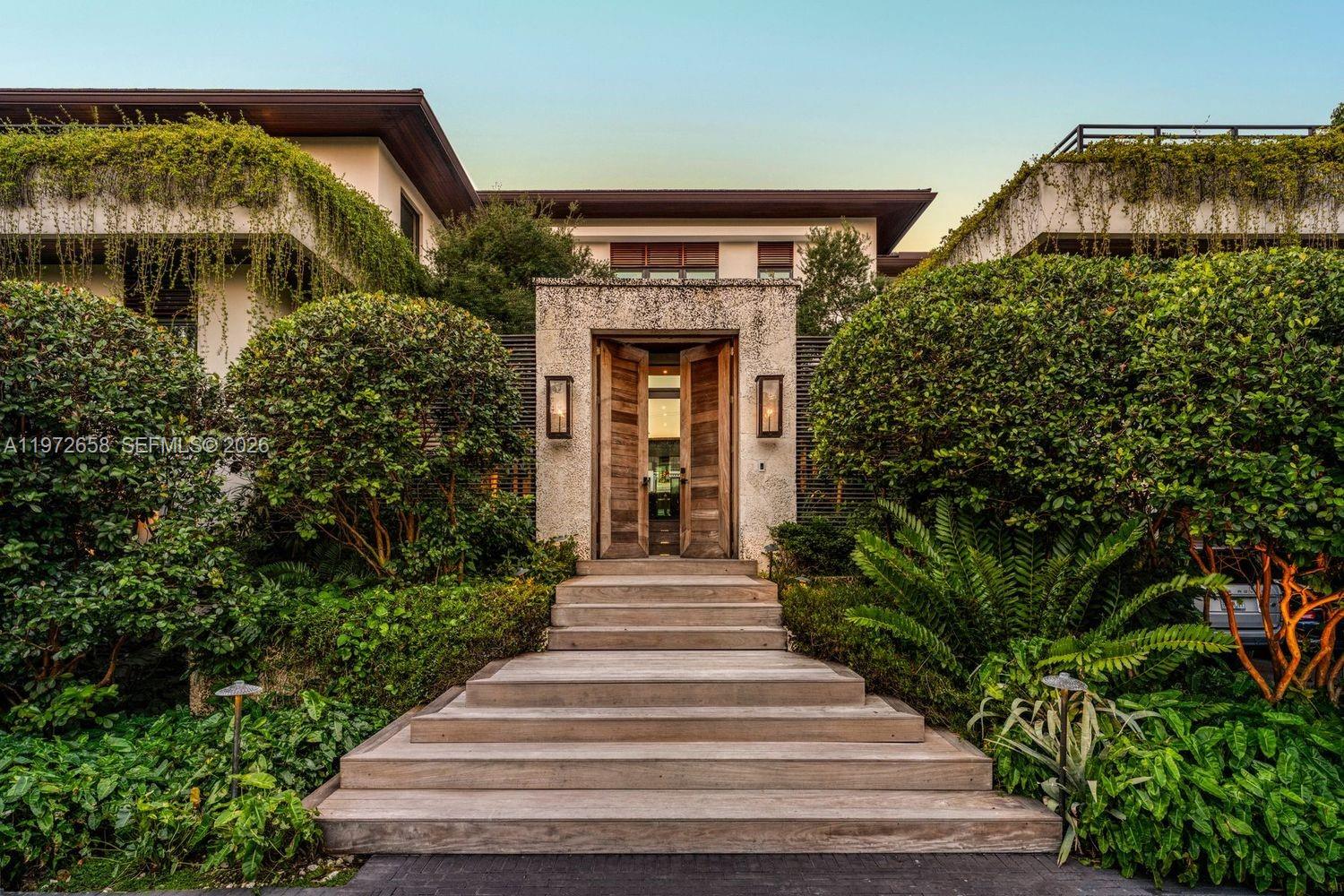 6850 Sunrise Ct Coral Gables, FL 33133