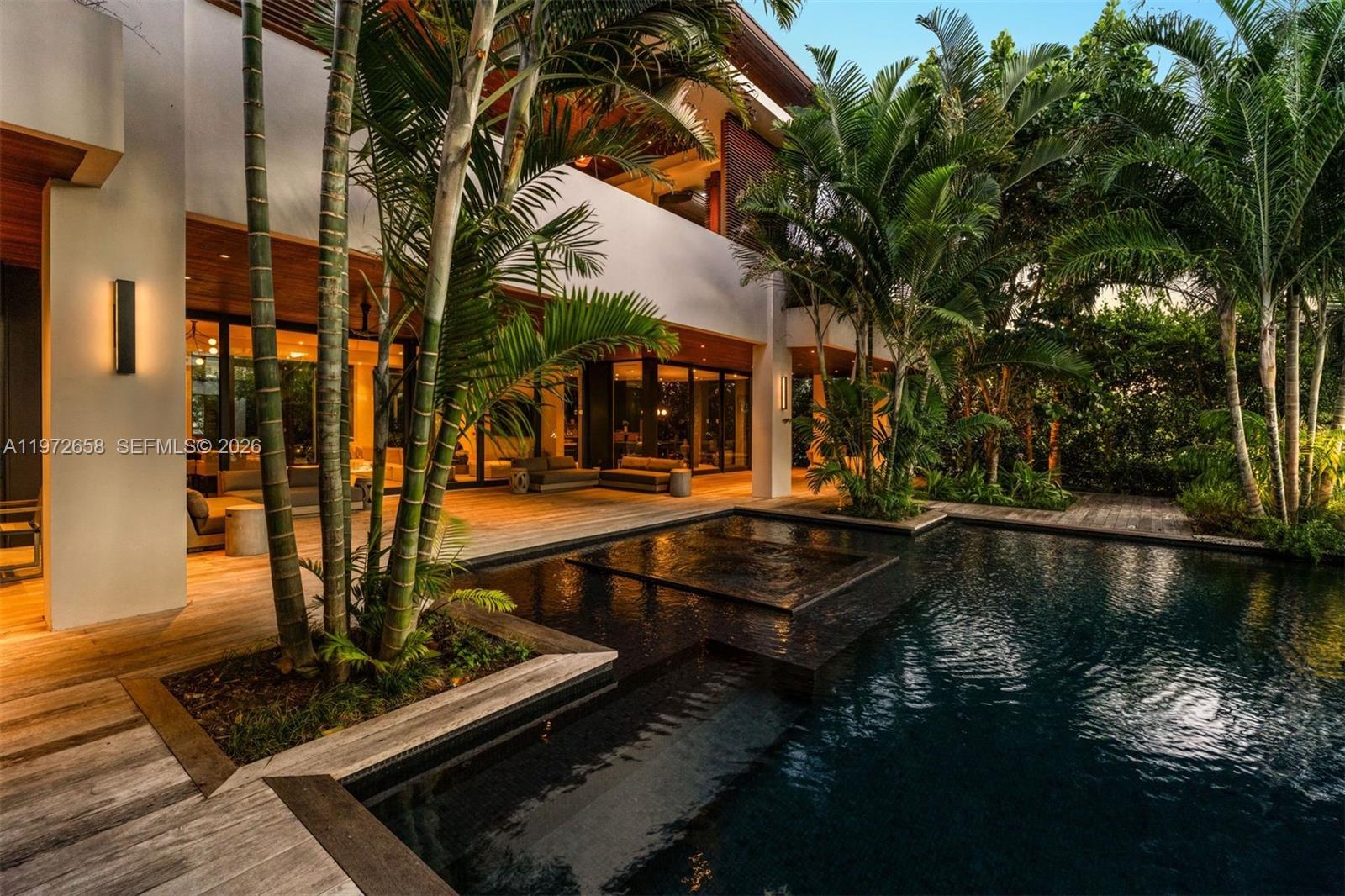 6850 Sunrise Ct Coral Gables, FL 33133