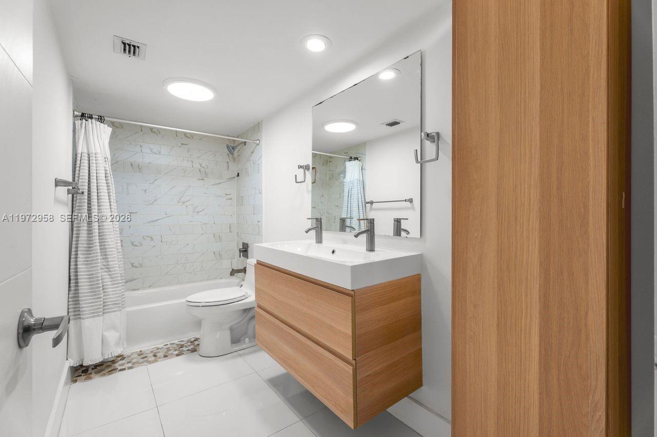 image Brickell Place III11