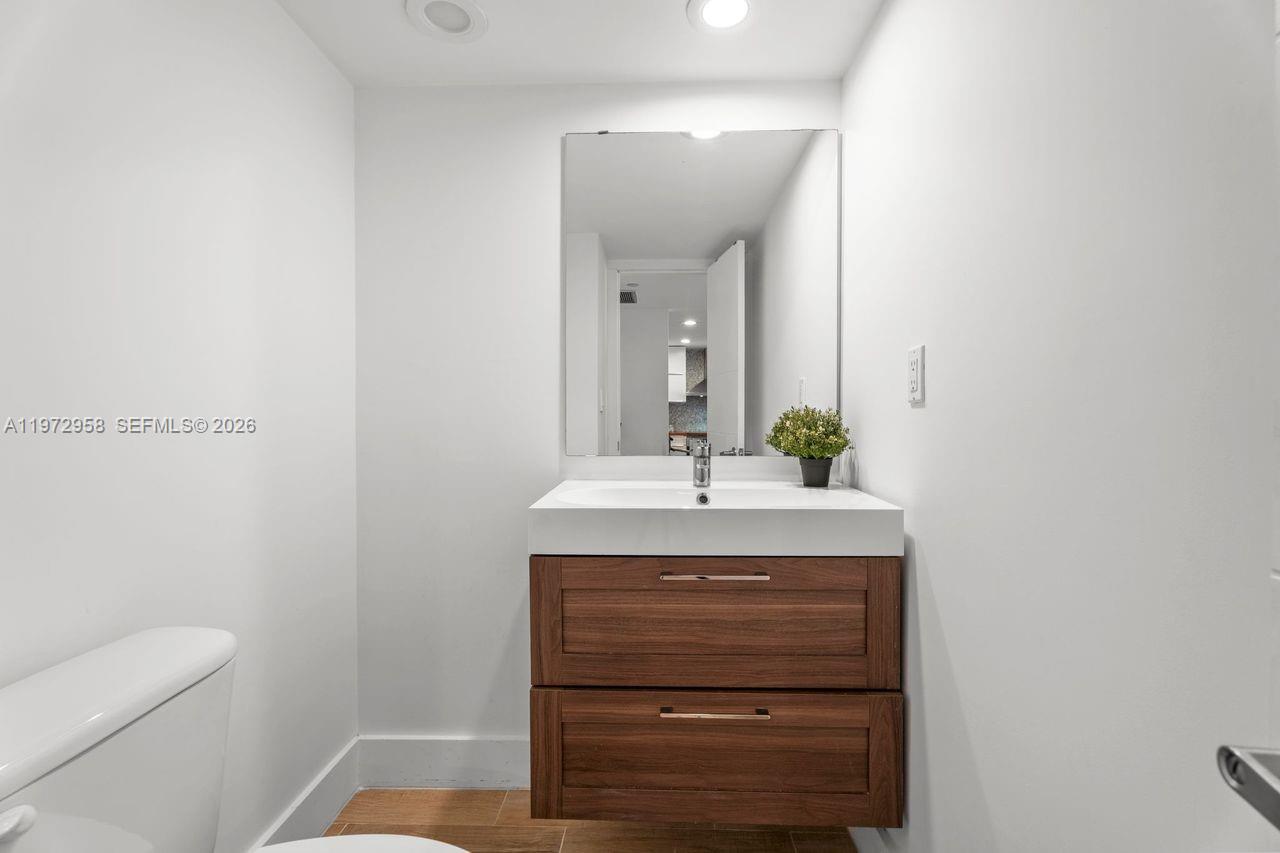 image Brickell Place III12