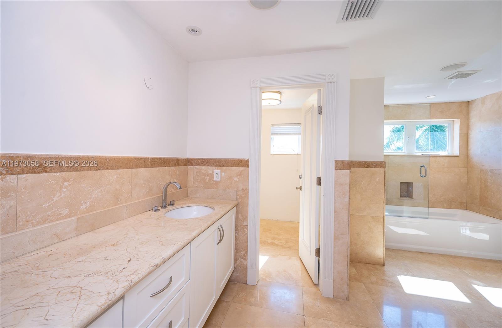 541 S Mashta Dr Key Biscayne, FL 33149