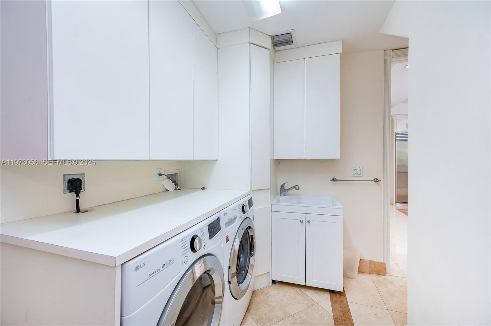 541 S Mashta Dr Key Biscayne, FL 33149