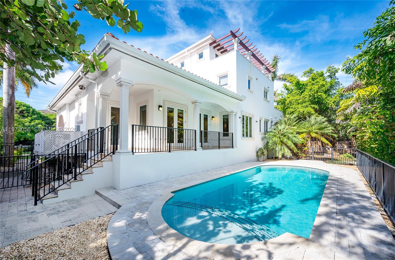 541 S Mashta Dr Key Biscayne, FL 33149