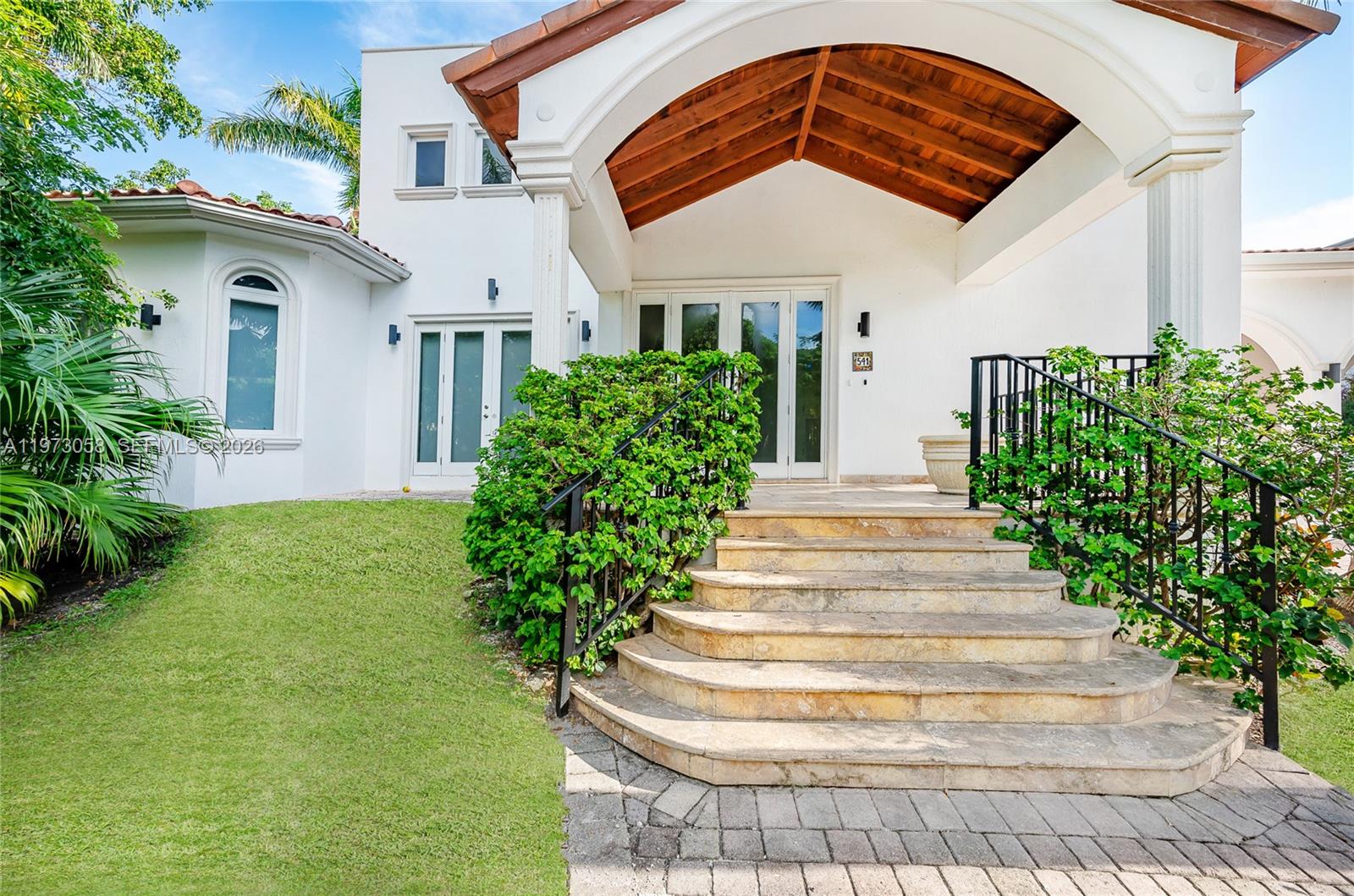 541 S Mashta Dr Key Biscayne, FL 33149