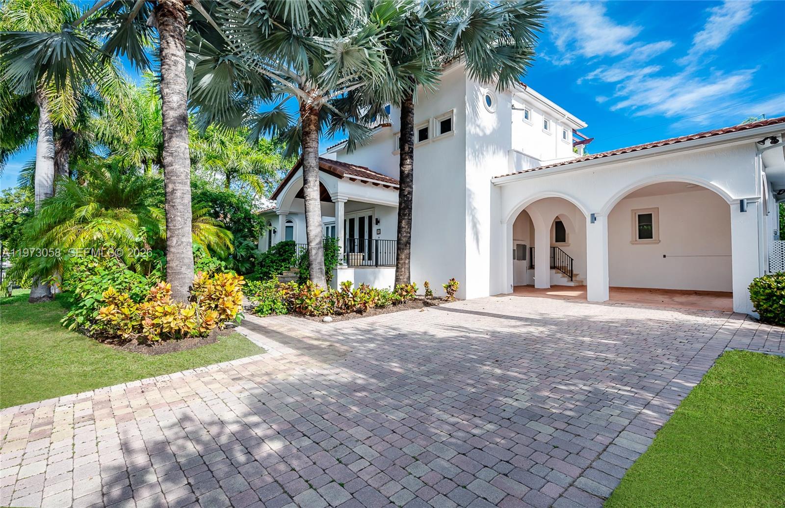 541 S Mashta Dr Key Biscayne, FL 33149