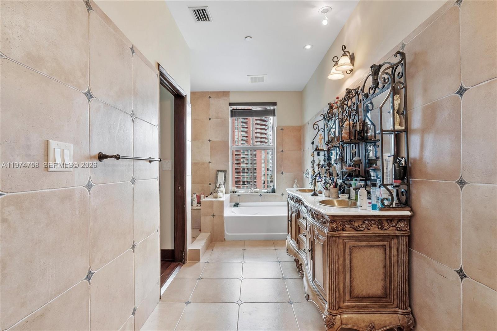 3340 NE 190th St #1808 Aventura, FL 33180