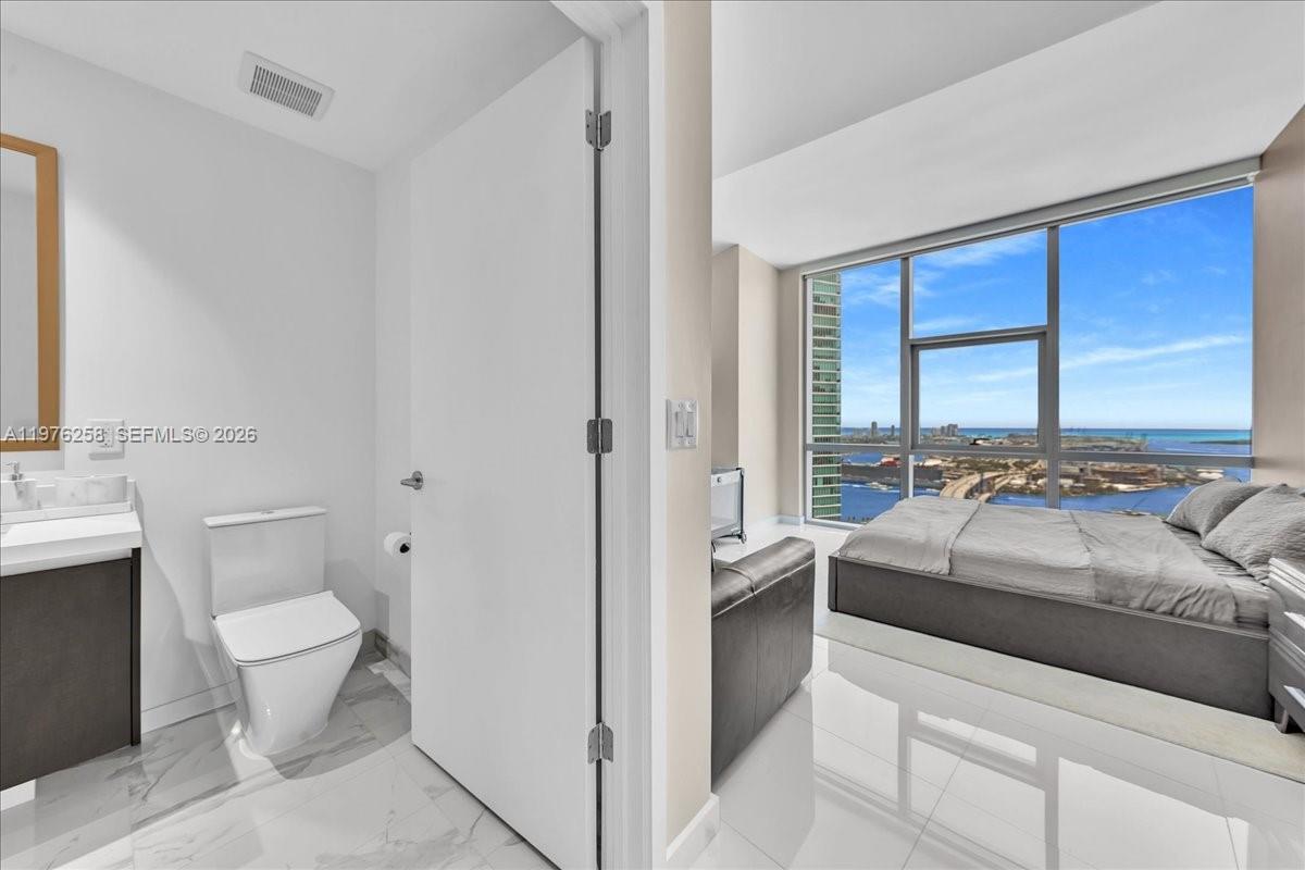 851 NE 1st Ave #3711 Miami, FL 33132