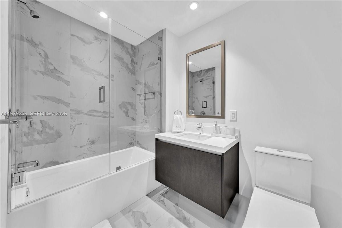 851 NE 1st Ave #3711 Miami, FL 33132