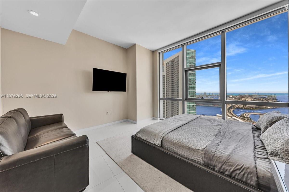 851 NE 1st Ave #3711 Miami, FL 33132