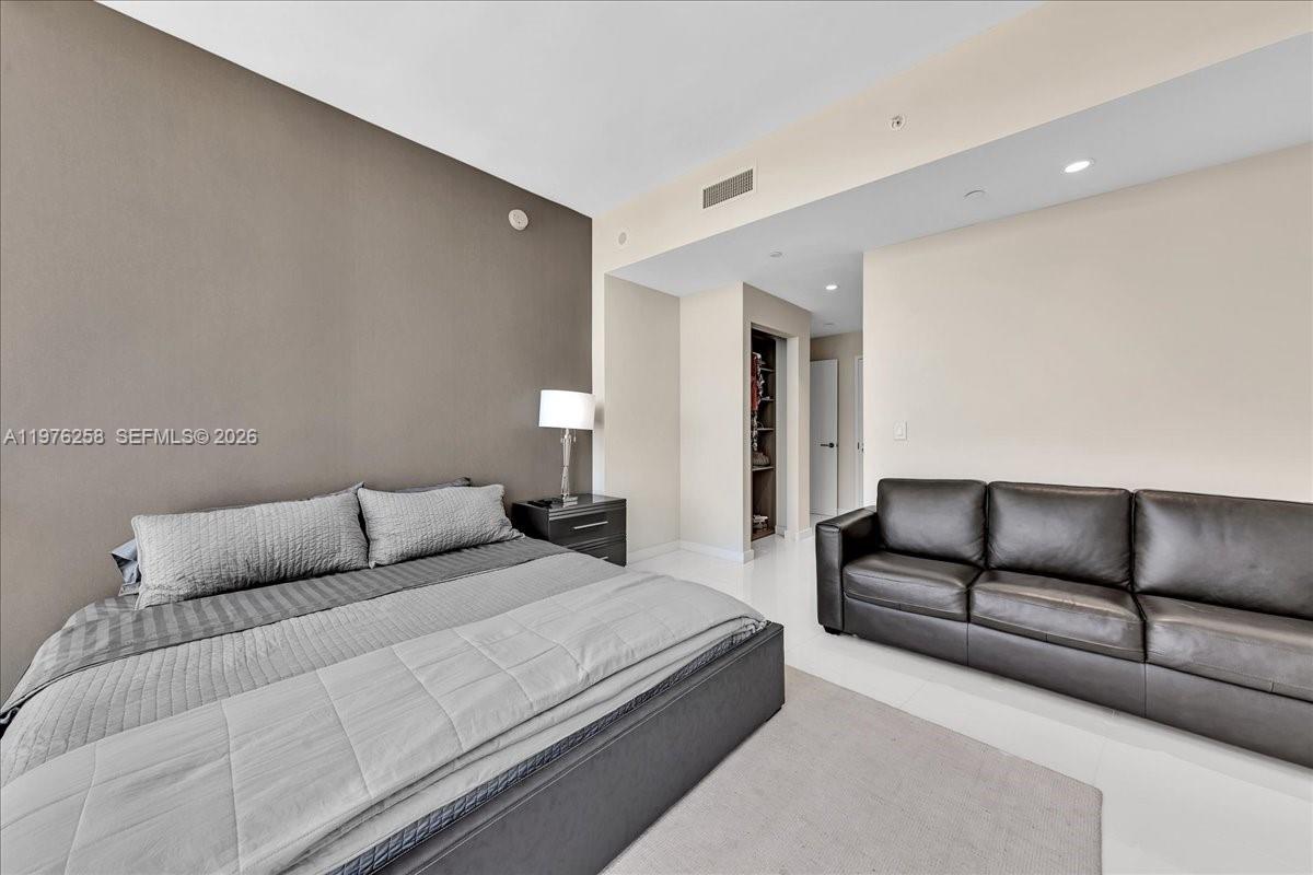 851 NE 1st Ave #3711 Miami, FL 33132