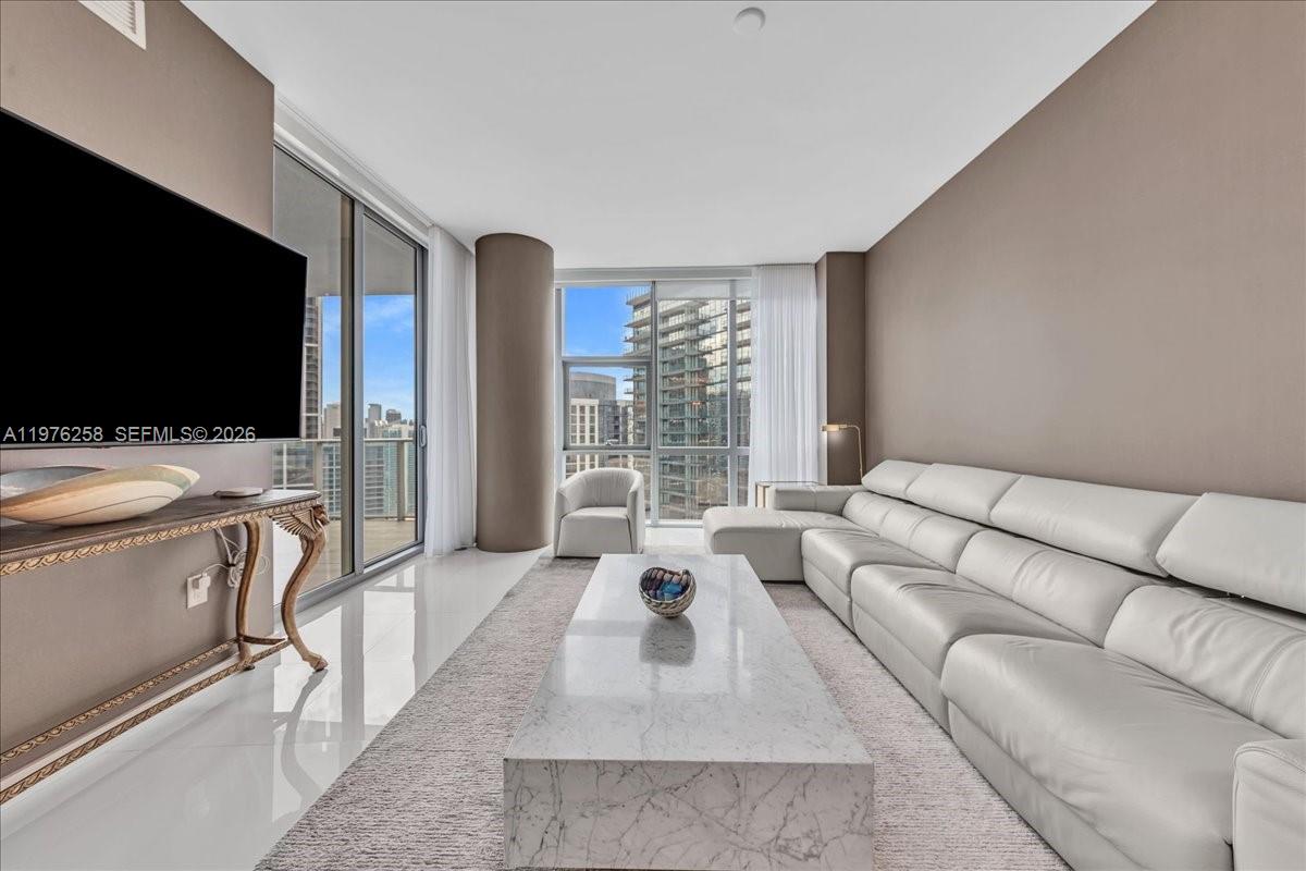 851 NE 1st Ave #3711 Miami, FL 33132