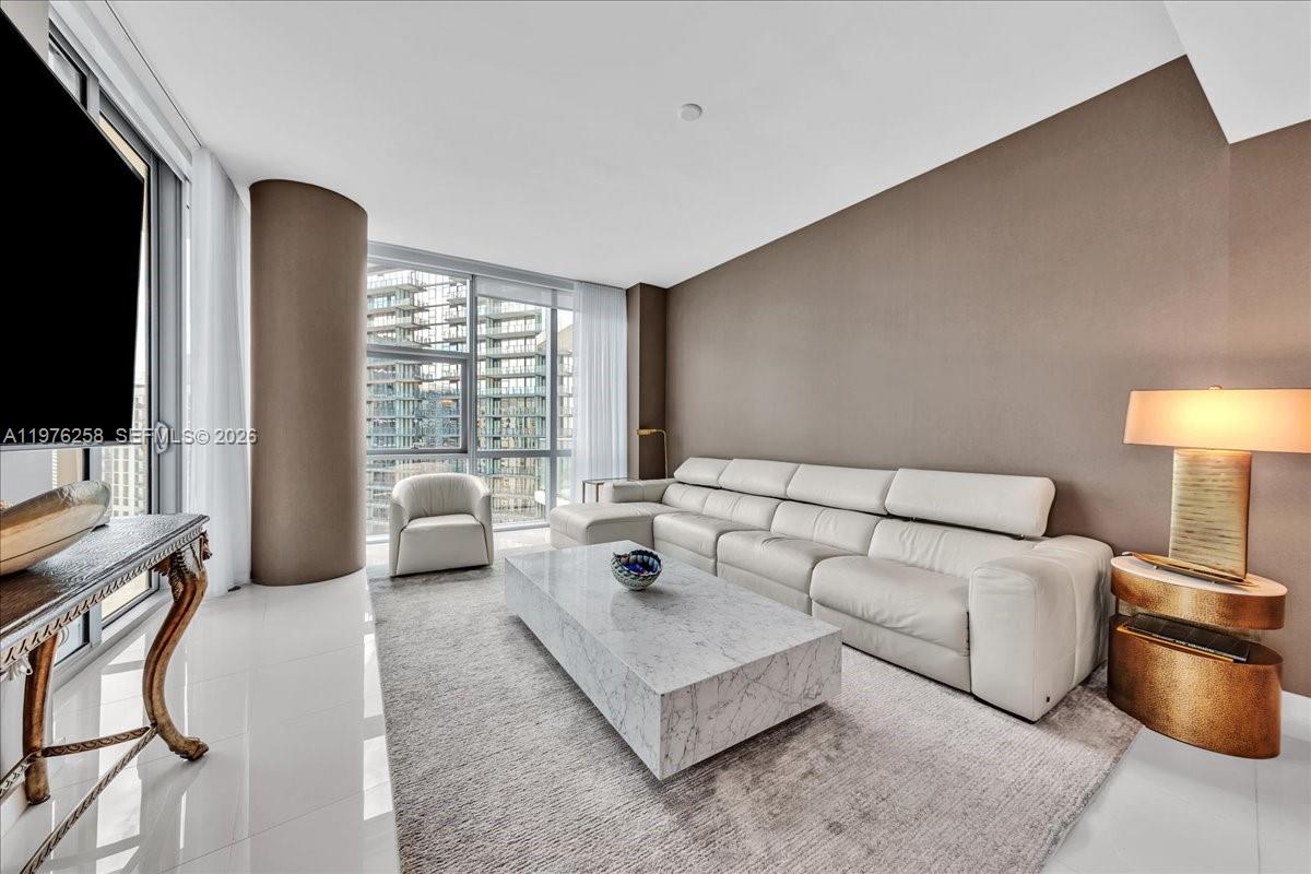 851 NE 1st Ave #3711 Miami, FL 33132