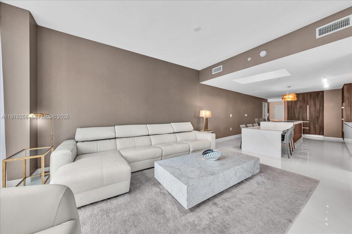 851 NE 1st Ave #3711 Miami, FL 33132