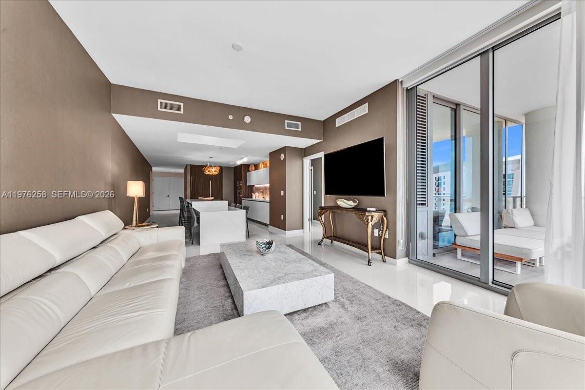 851 NE 1st Ave #3711 Miami, FL 33132