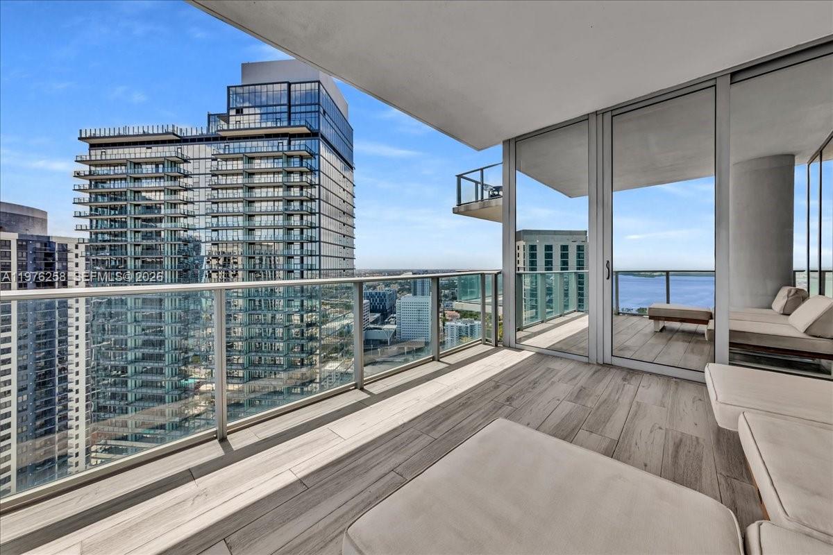 851 NE 1st Ave #3711 Miami, FL 33132